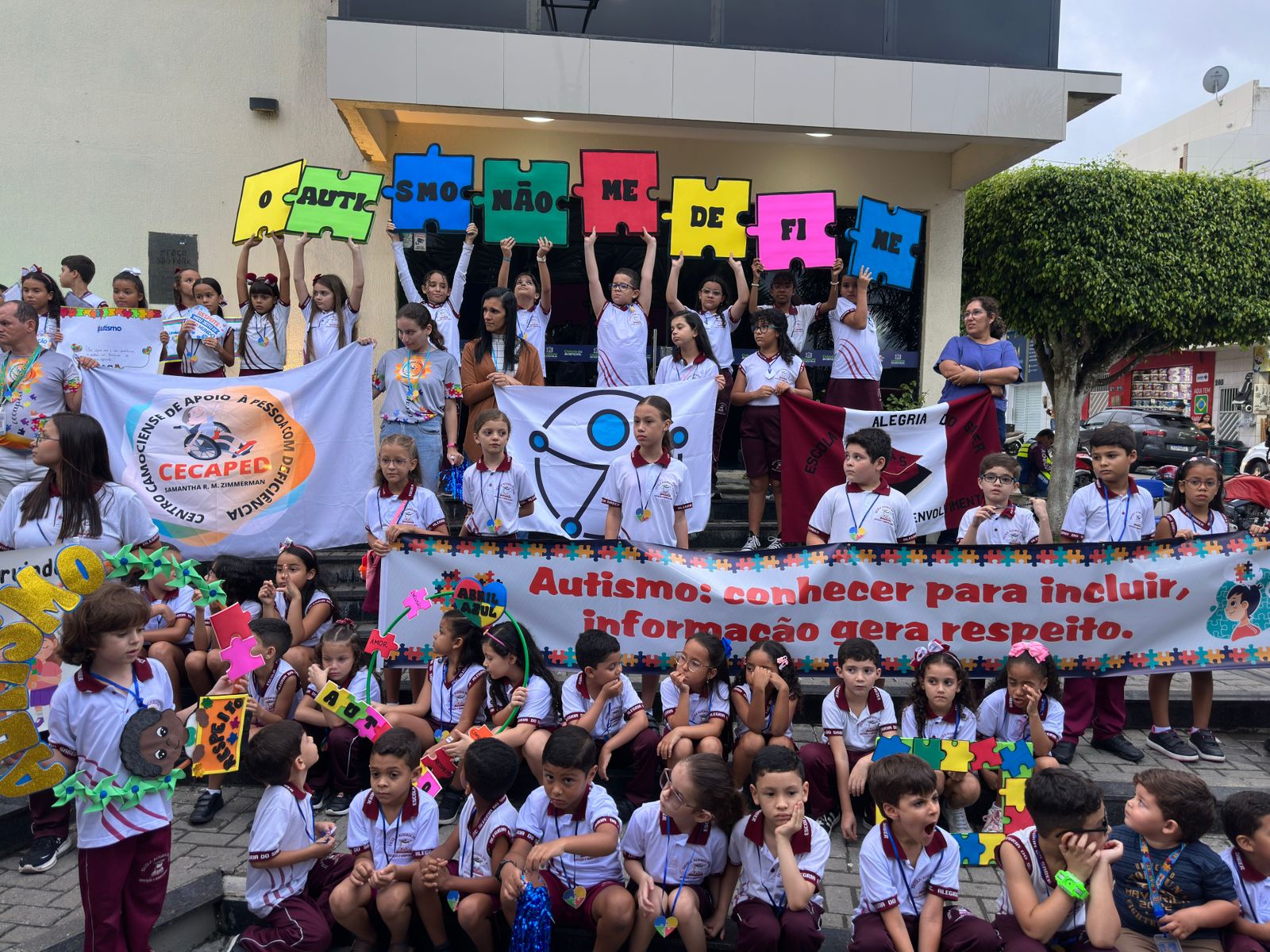 Caminhada reforça conscientização sobre o autismo e promove inclusão